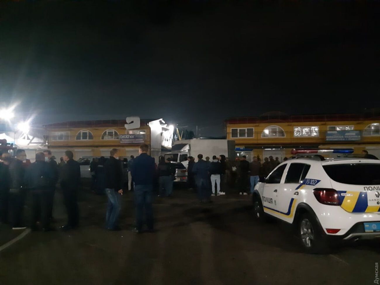 По данным СМИ, в столкновениях пострадало несколько человек