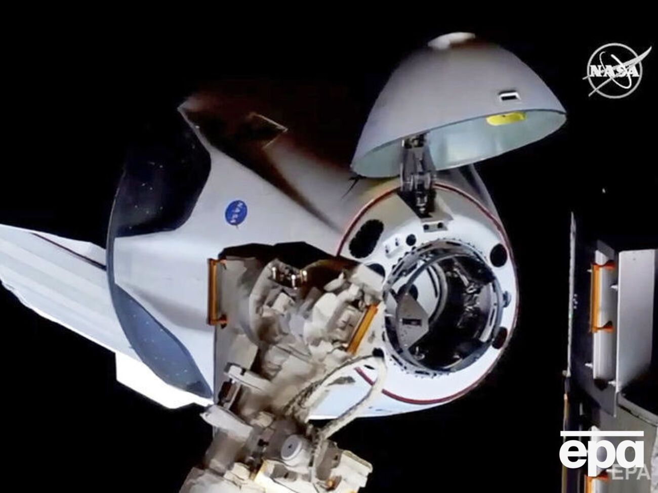 Перша пілотована місія SpaceX на МКС відбулася наприкінці травня