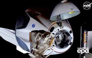 Первая пилотируемая миссия SpaceX на МКС состоялась в конце мая