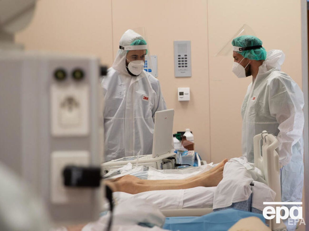 По числу инфицированных и умерших от COVID-19 лидируют США