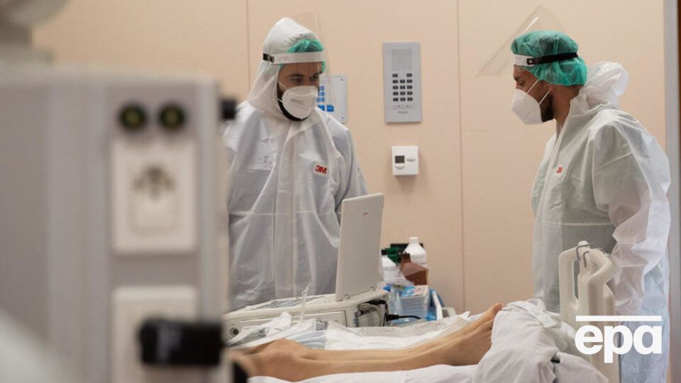 По числу инфицированных и умерших от COVID-19 лидируют США