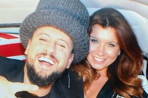 Жена Monatik Ирина является также его директором