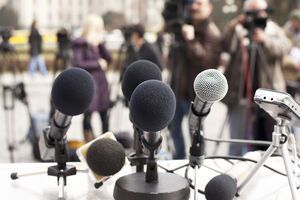 Журналісти "Слідство.Інфо" оскаржуватимуть позбавлення їх акредитації в Раду