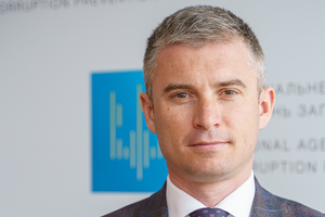 Новиков заявил, что рассмотрение КСУ положений антикоррупционного законодательства в закрытом режиме было нарушением ст. 147 Конституции