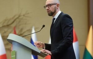 Яценюк: Возмущен сообщением о решении Конституционного Суда