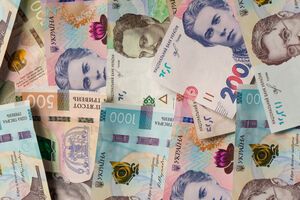 Курс украинской валюты к евро укрепился на 25 копеек