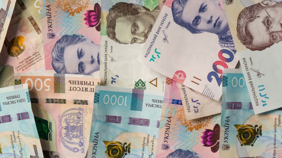 Курс украинской валюты к евро укрепился на 25 копеек