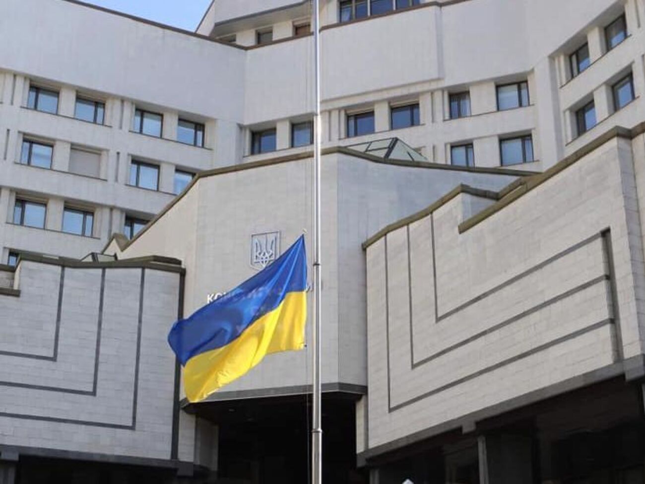 КСУ паралізував роботу органів місцевого самоврядування, вважають у НАЗК