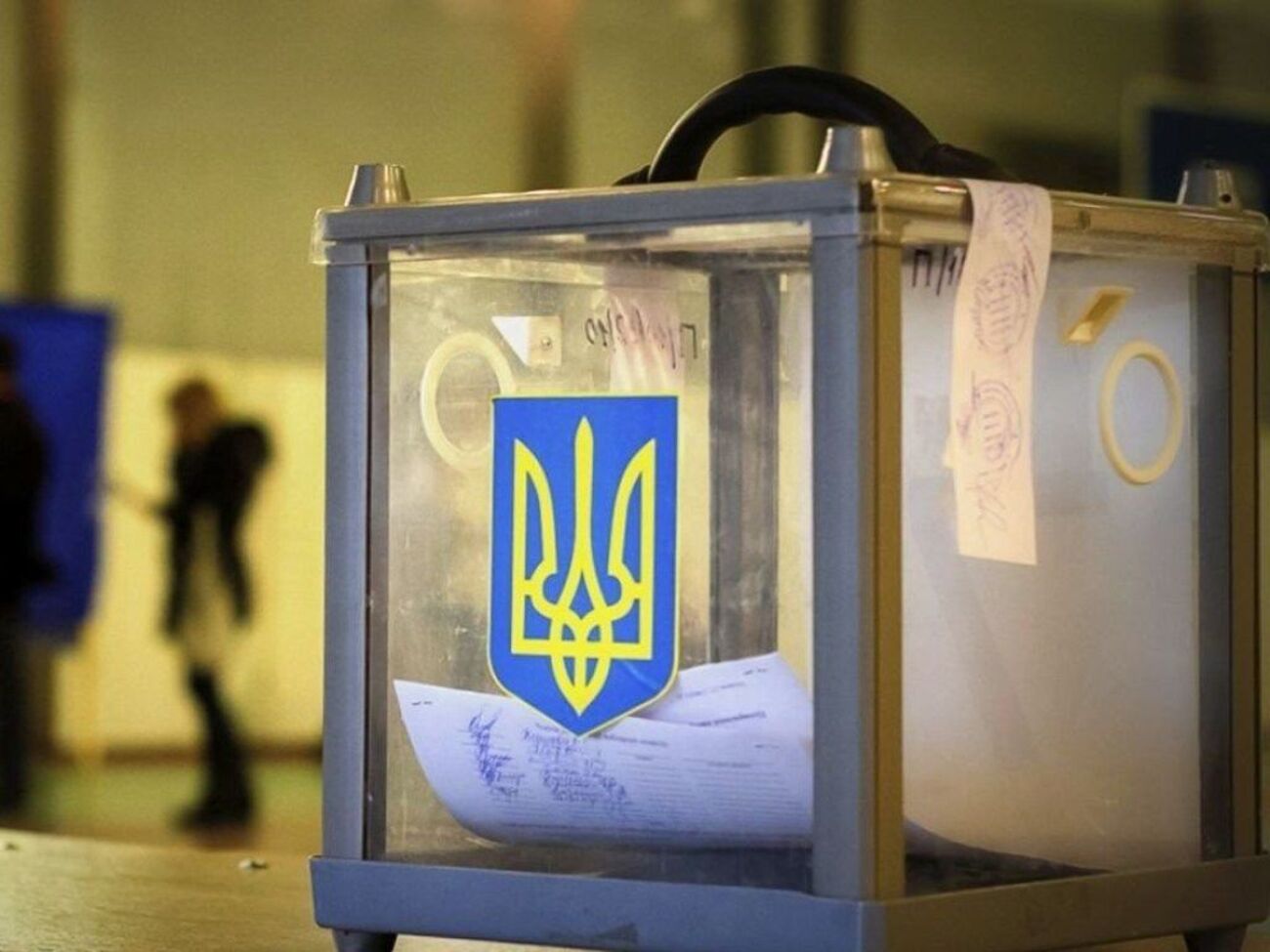 Сьогодні вранці у тервиборчкомі зникло світло, а потім повідомили про мінування будівлі