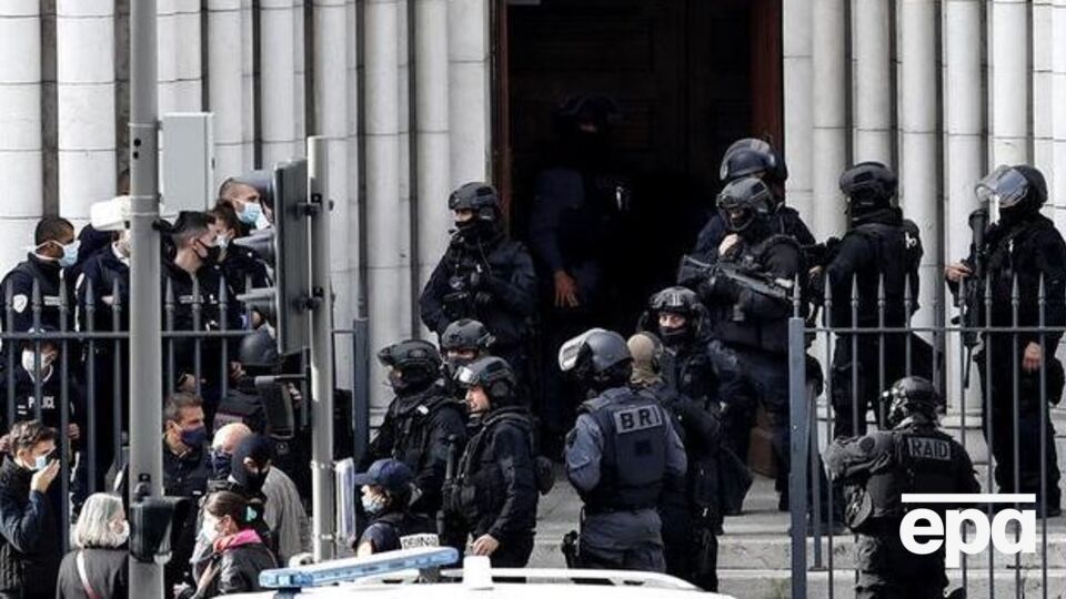 Во Франции сегодня произошло два нападения, третье удалось предупредить