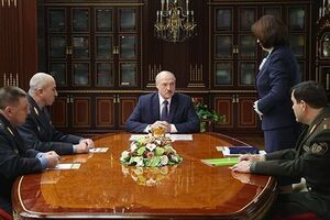Лукашенко: Чому не залучити нам, аж до озброєння, у ці летючі загони колишніх військовослужбовців? Вони можуть нам неабияк допомогти