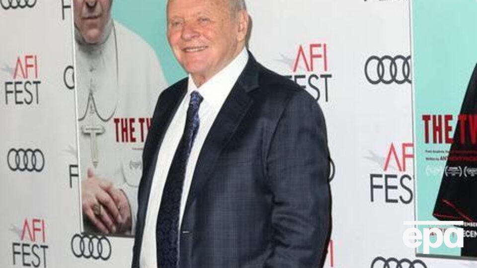 Гопкінс народився 1937 року