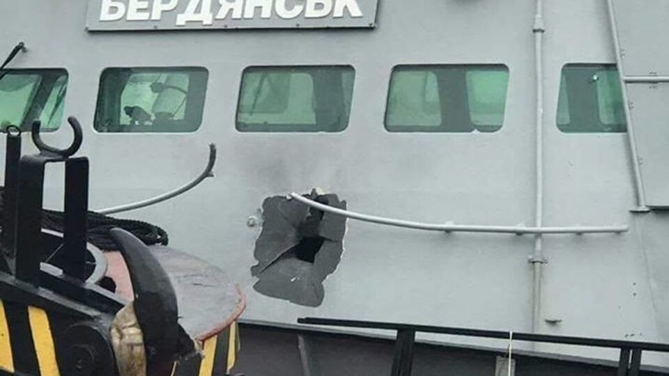 Катер "Бердянск" был пробит снарядом, выпущенным с российского вертолета