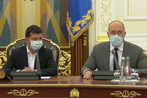 Зеленский принял участие во внеочередном заседании Кабмина