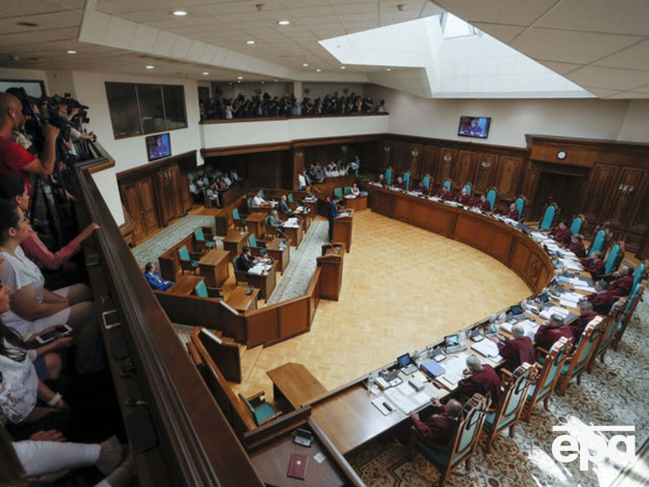 Навколо рішення КСУ розгорівся скандал