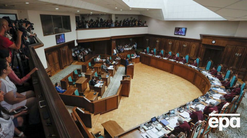 Навколо рішення КСУ розгорівся скандал