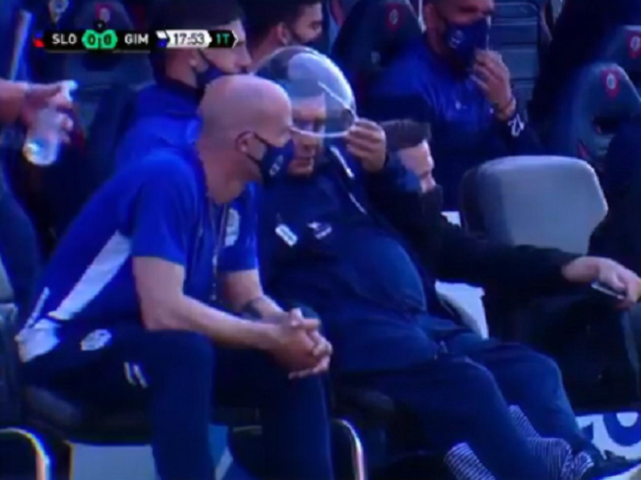 Марадона тщательно следит за соблюдением правил безопасности во время пандемии коронавируса