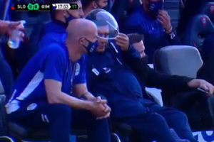 Марадона тщательно следит за соблюдением правил безопасности во время пандемии коронавируса