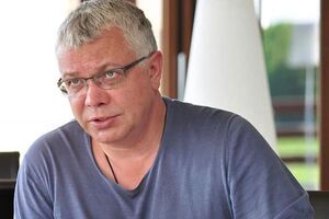 Почему-то все хотят уехать в Европу и США из мусульманских стран, а не наоборот. Сейчас во Франции – терроризм. Нужно ограничивать миграцию