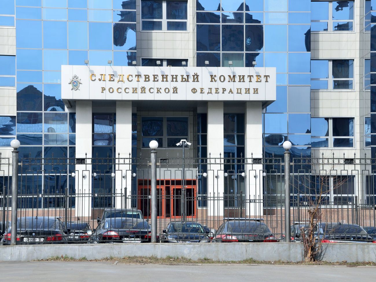 У Слідкомі РФ підкреслили, що перед тим, як відкрити вогонь на ураження, поліцейський зробив кілька попереджувальних пострілів