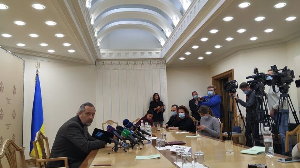 Слиденко: Реестры закрывать не надо было. И проверять местных депутатов тоже можно