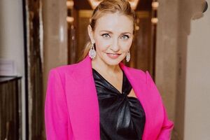 Навка народилася 1975 року у Дніпропетровську