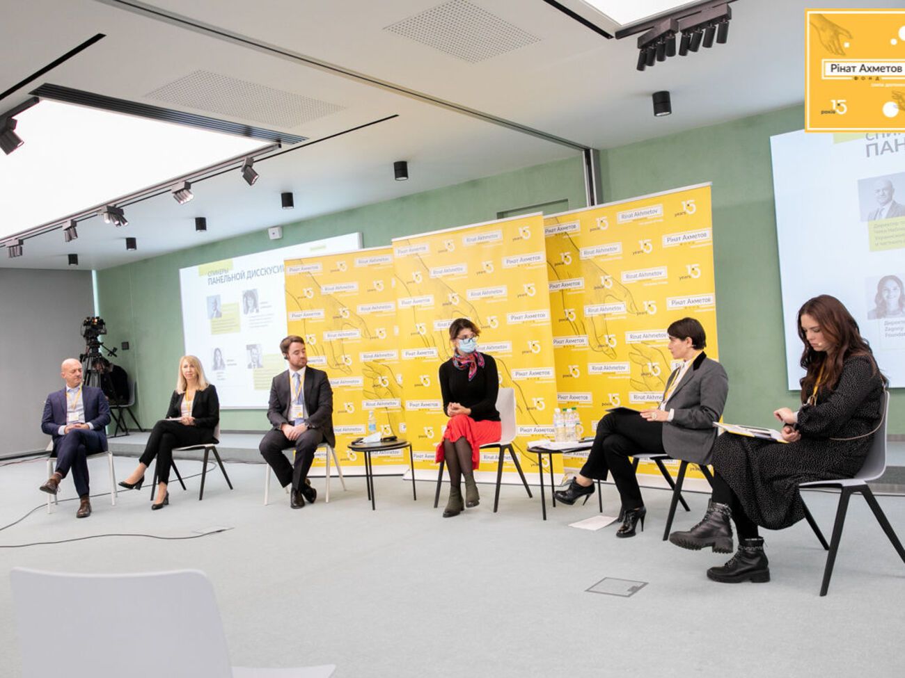 Фонд Ріната Ахметова вже двічі презентував результати дослідження