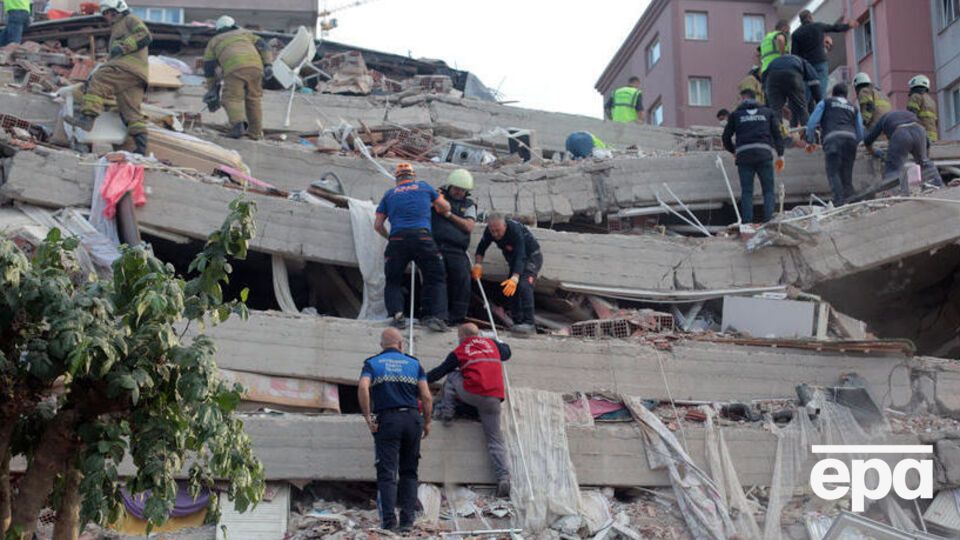 Из-под завалов спасли 70 жителей Турции