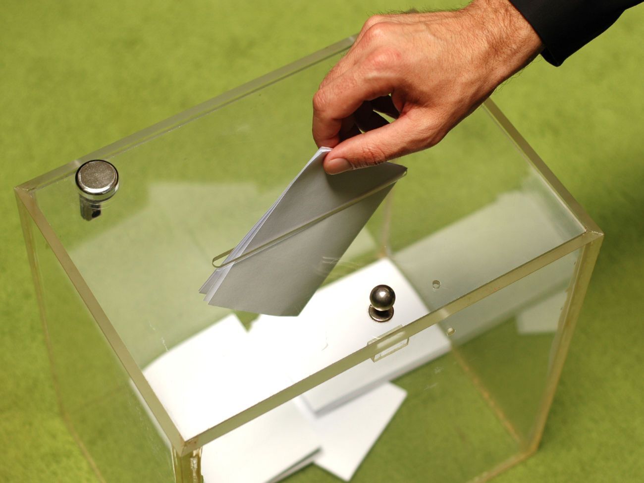 Голоса и протоколы "терялись", "исчезали" члены комиссий, заявили в ОПЗЖ