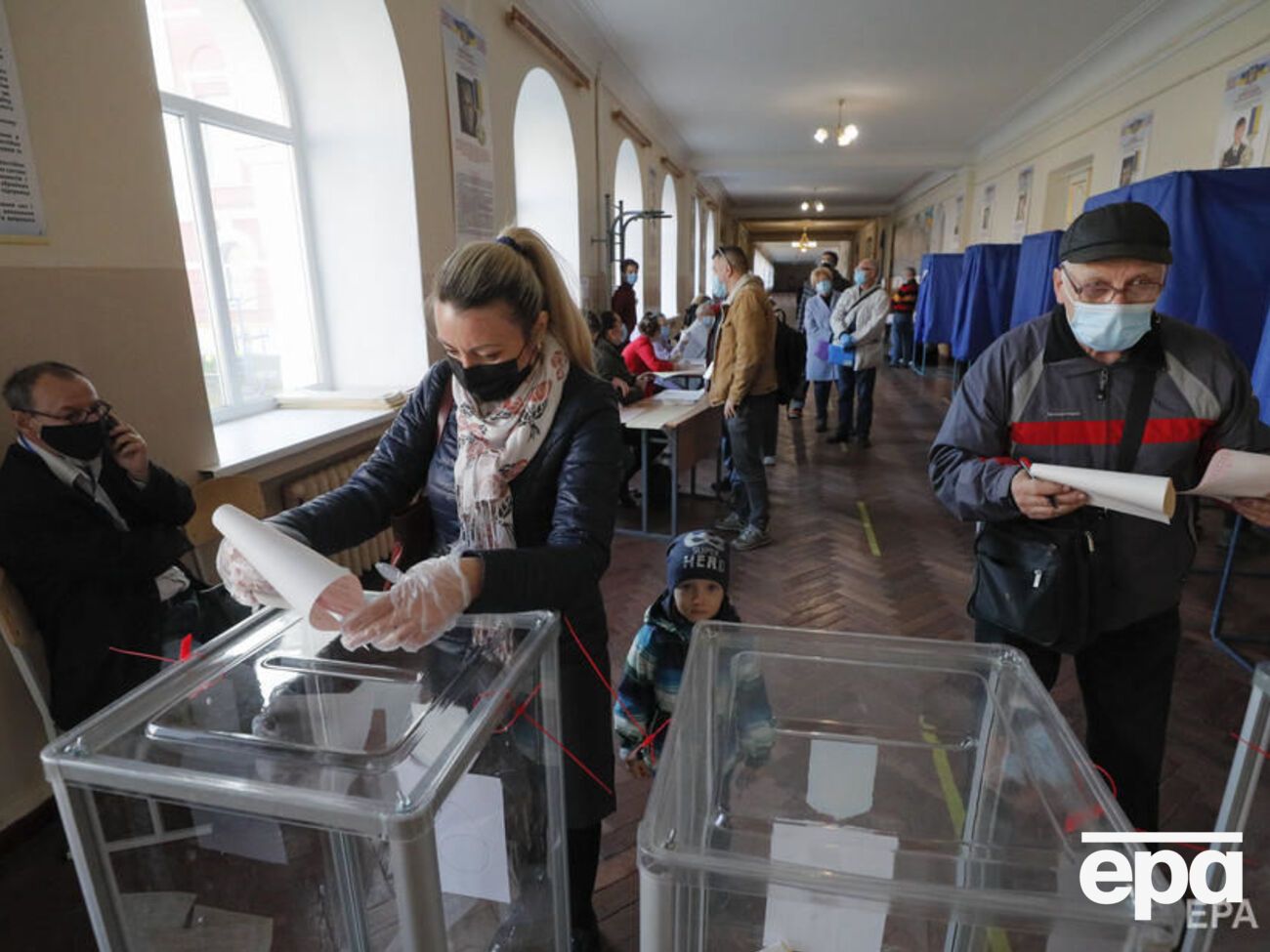 Местные выборы в Украине состоялись 25 октября