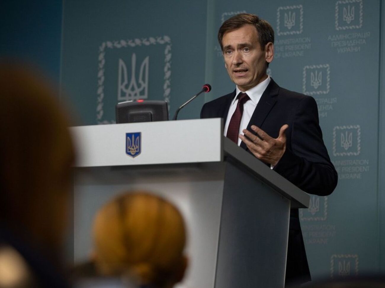 За словами Веніславського, ухвалення законопроєкту Зеленського забезпечить відновлення суспільної довіри до КСУ