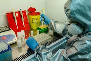 Показатели заболеваемости растут, потому что в Украине делают много тестов, объясняют в Офисе президента