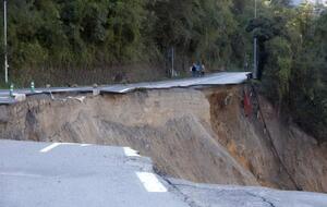 Шторм на юге Франции. Разрушены мосты и дороги, есть жертвы. Фоторепортаж