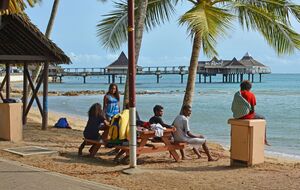 Жители Новой Каледонии решили остаться французами