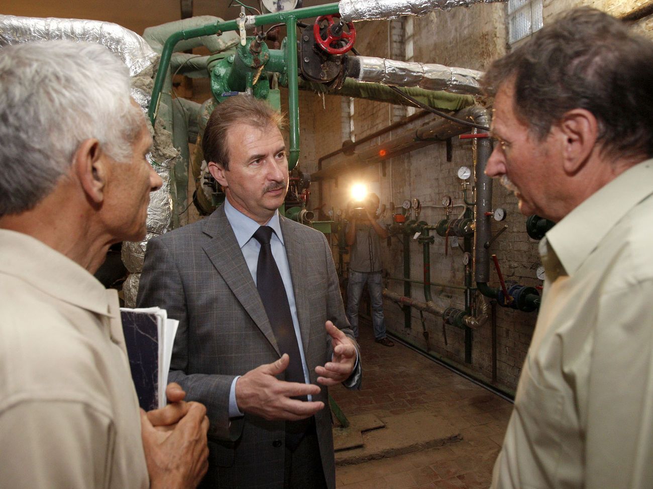 Александр Попов: Если отопление обходится в сумму, равную пенсии, оно должно поставляться исправно и в соответствии с погодой