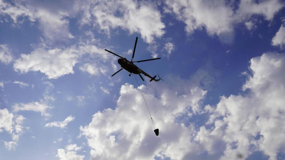 Рятувальники намагаються стримати поширення вогню