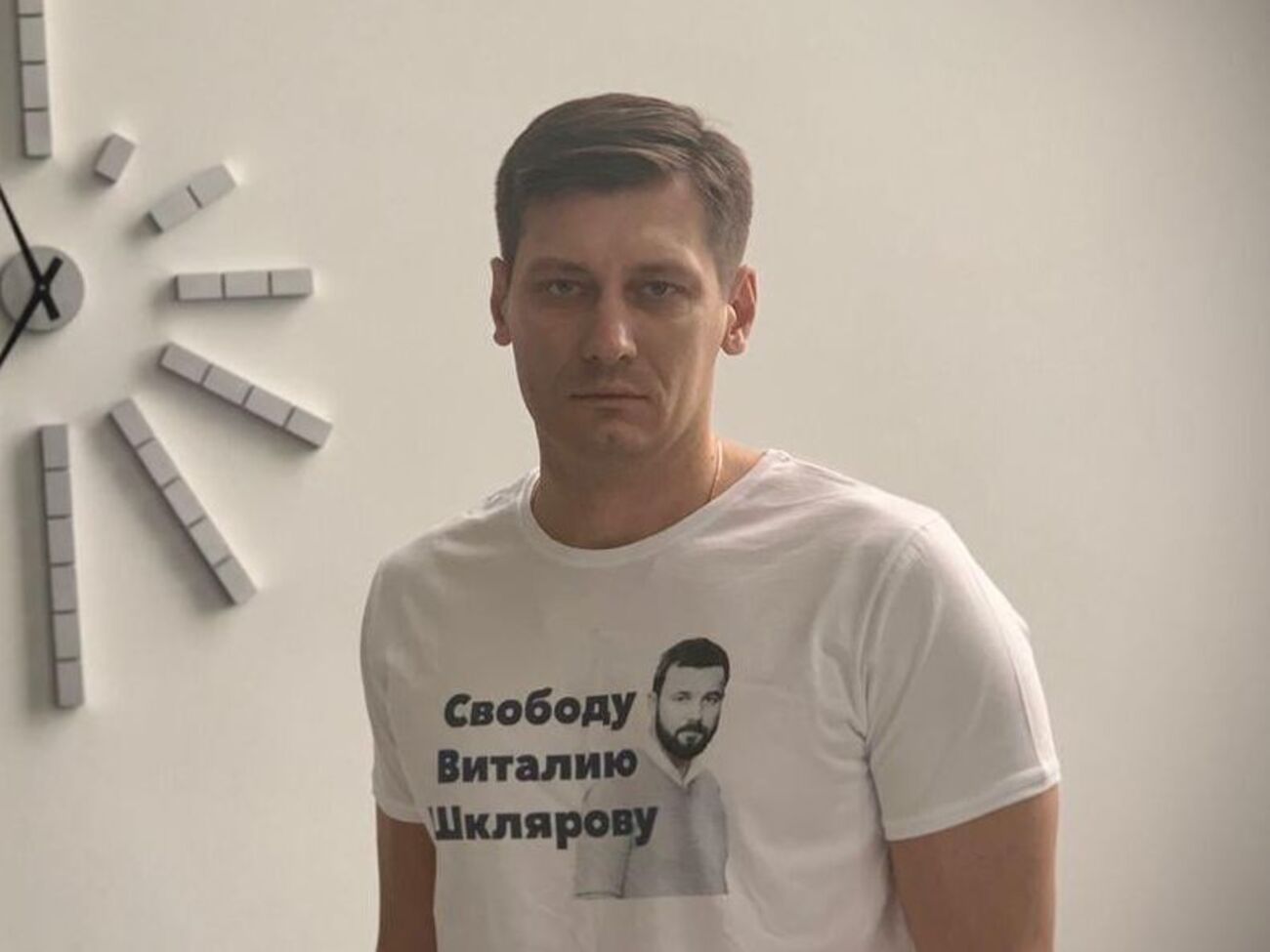 Теперь ясно, почему Путин скрывает дочерей? Он сам готов уничтожать сестер, братьев, матерей, отцов, тещ, сватов. Судит по себе