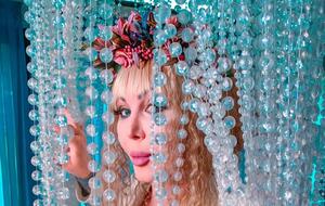 Билык в образе Августы – сексуальной главы медиакорпорации из романа "Дилер реальности"