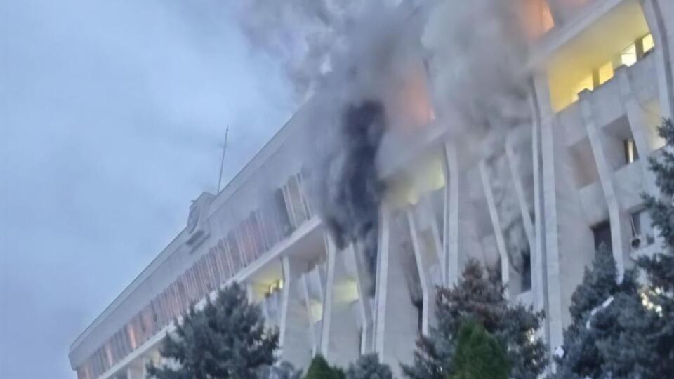 Пожар потушили к утру