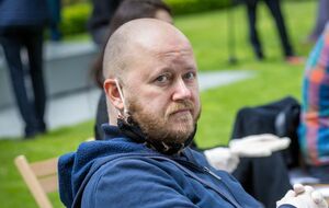 Умиляет диванное подначивание белорусов: "А ну быстро на штурм администрации Луки". Подумаешь, тысяча трупов туда, тысяча сюда