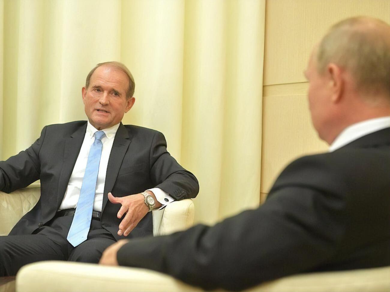 Медведчук рассказал Путину о титрах антител