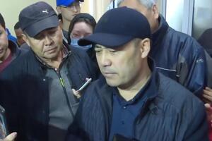 Жапарову (справа) поручено подобрать кандидатуры министров