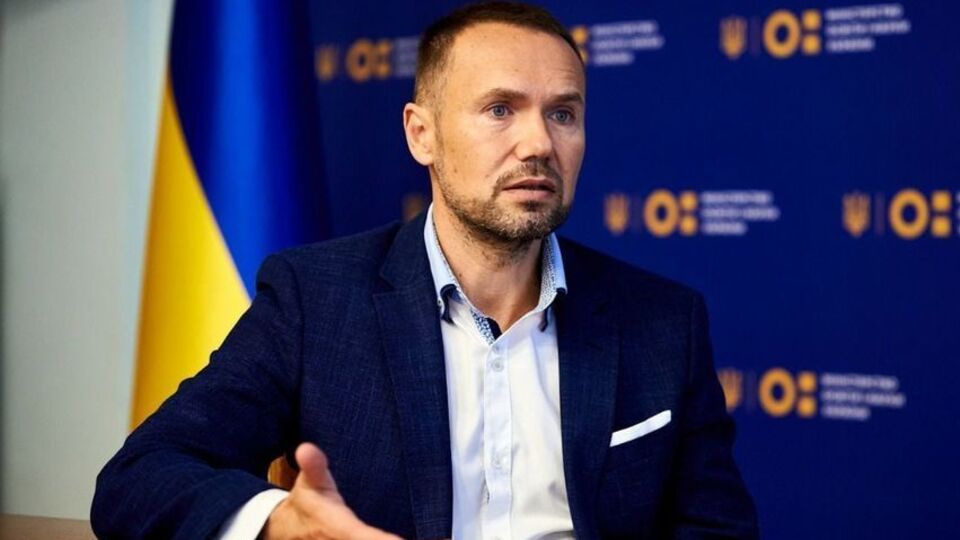 Суд розв'язує питання про відкриття провадження за адміністративним позовом Шкарлета