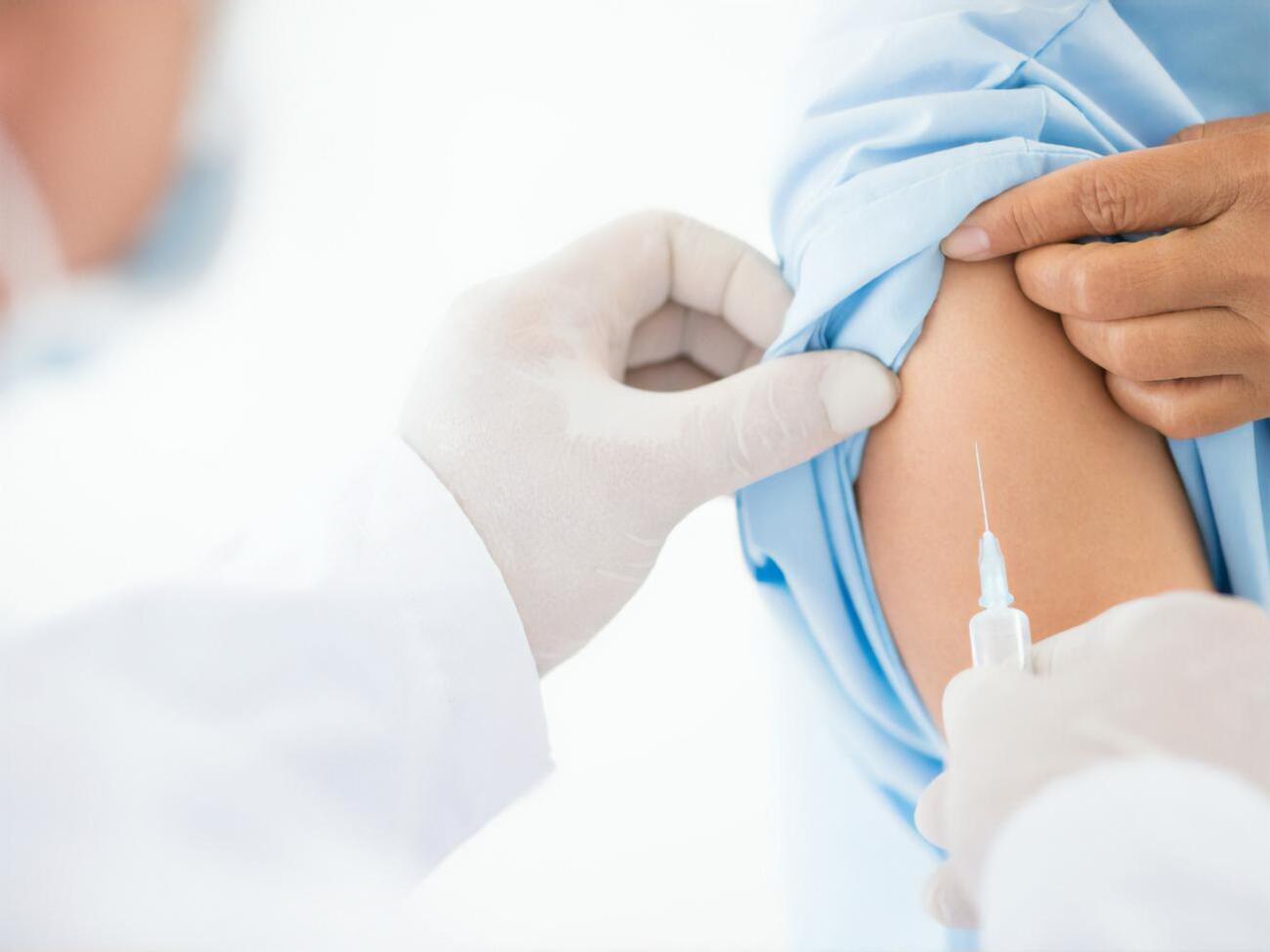 31 компания, разрабатывающая вакцины против коронавируса, уже&nbsp;перешла к клиническим испытаниям на людях