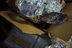 Прикордонники виявили гроші в мікроавтобусі Mercedes