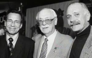 Сергей Михалков (в центре) с сыновьями Андреем Кончаловским (слева) и Никитой Михалковым