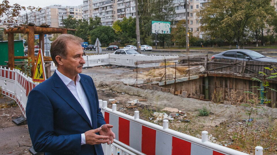 Александр Попов: Целых три года прокладывают теплосеть на одной улице. Это означает, что нет контроля, нет исполнительной власти, которая должна контролировать ход работ