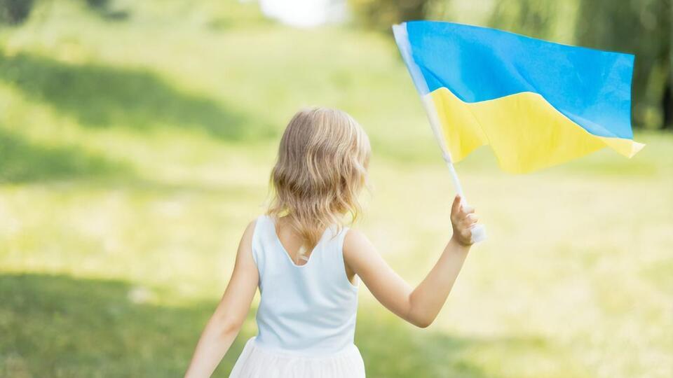 Найменше українців позитивно ставиться до Росії на заході