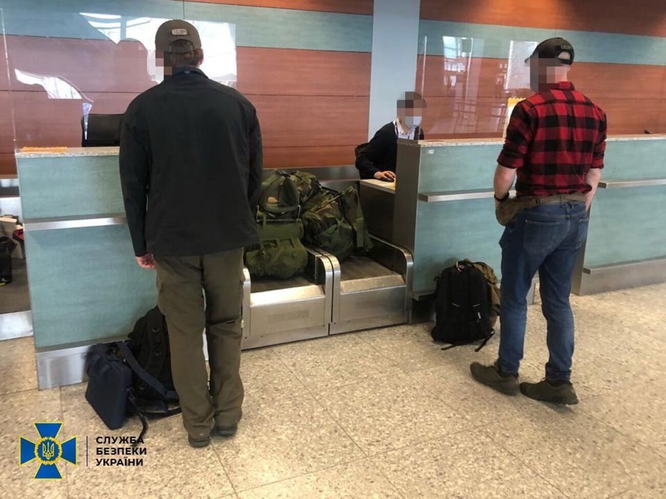 СБУ депортировала вербовщиков, им запретили въезд в Украину на три года