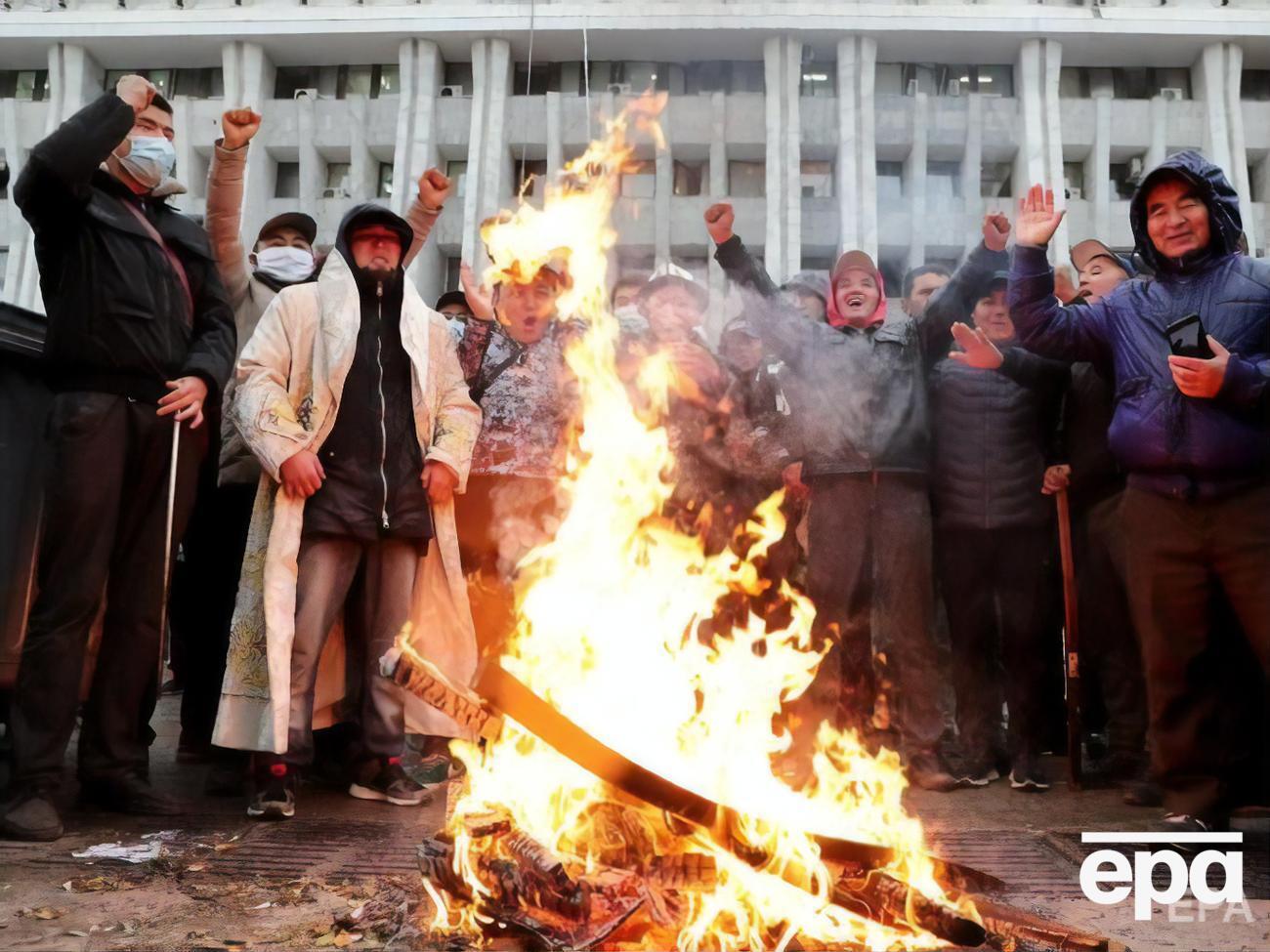 Протесты в Бишкеке начались после парламентских выборов, которые состоялись 4 октября